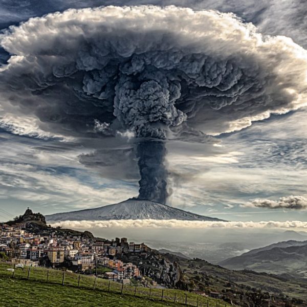 one of the most powerful eruption of the Etna Volcano